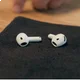 Як почистити сіточки AirPods без пошкодження навушників