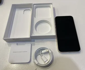 Смартфон Apple iPhone 13 128GB Starlight (MLPG3)