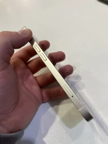 Смартфон Apple iPhone 13 128GB Starlight (MLPG3)