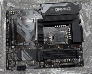 Материнська плата Gigabyte B760 GAMING X AX